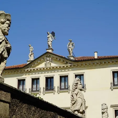 Palazzina Di Valmarana *