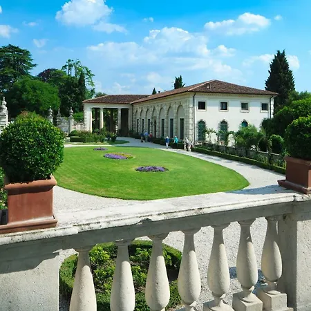 Palazzina Di Valmarana Vicenza
