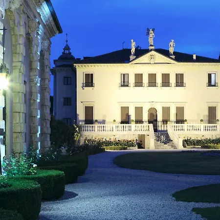 Palazzina Di Valmarana Villa *