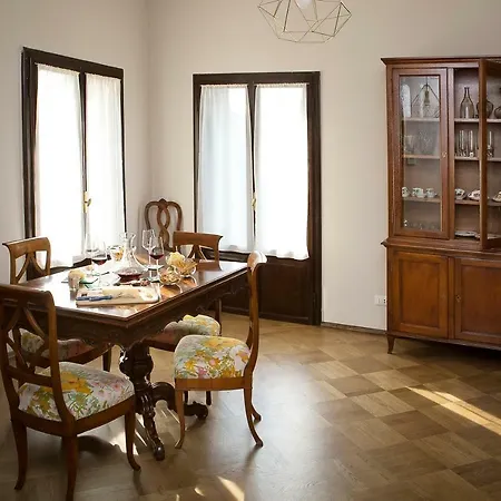 Palazzina Di Valmarana *